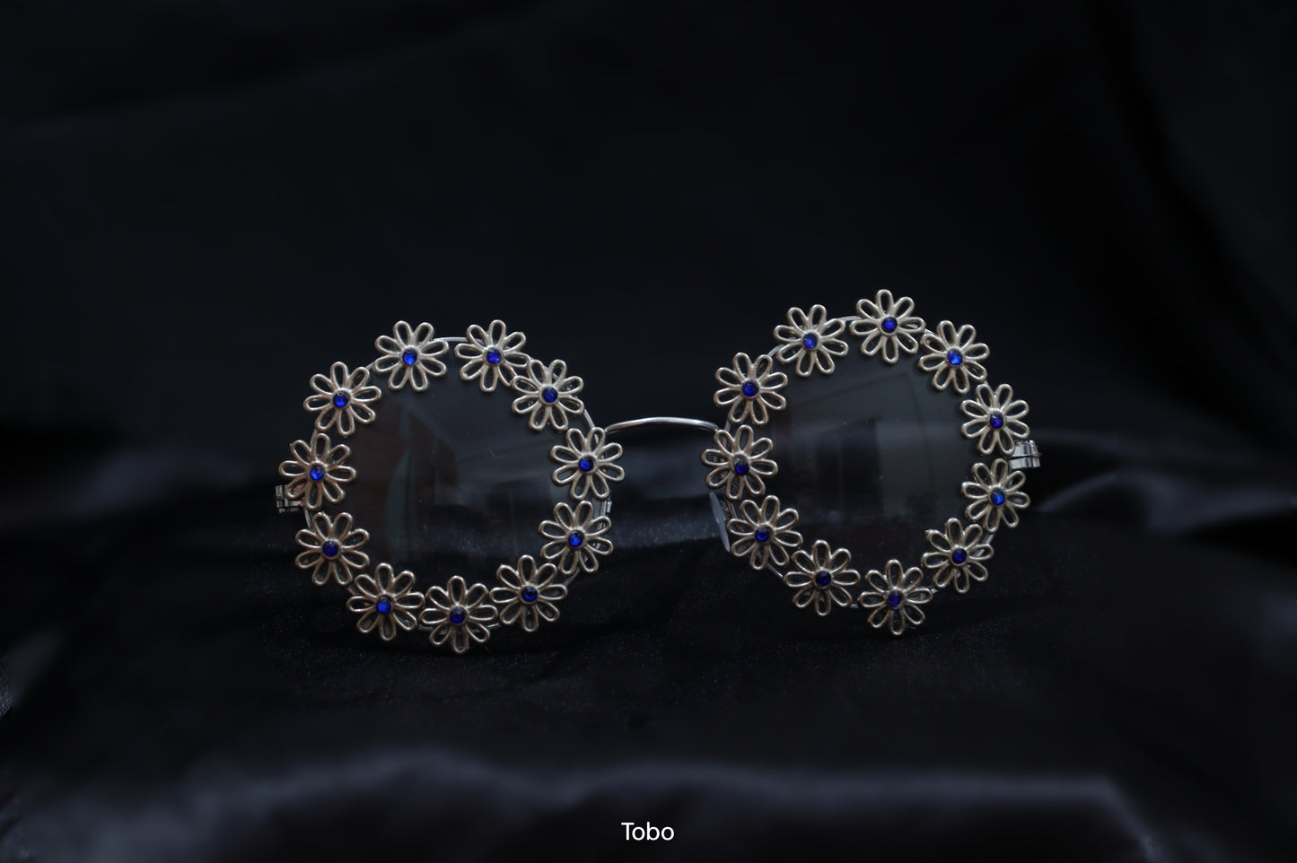 Midnight Lily Shades